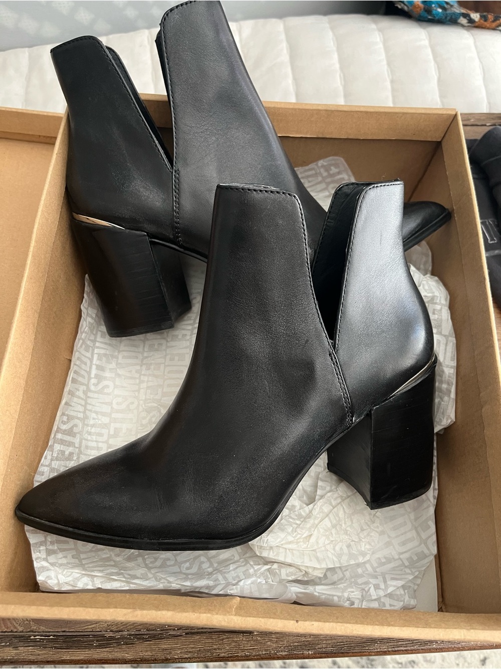 Steve Madden Kaylah Black Leather Pointed V-Cut Block Heel Ankle Boots